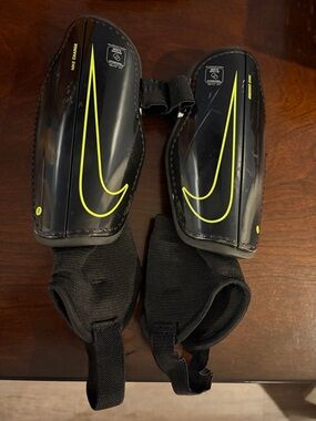Nike Charge Soccer Shin Guards - black and yellow - youth medium